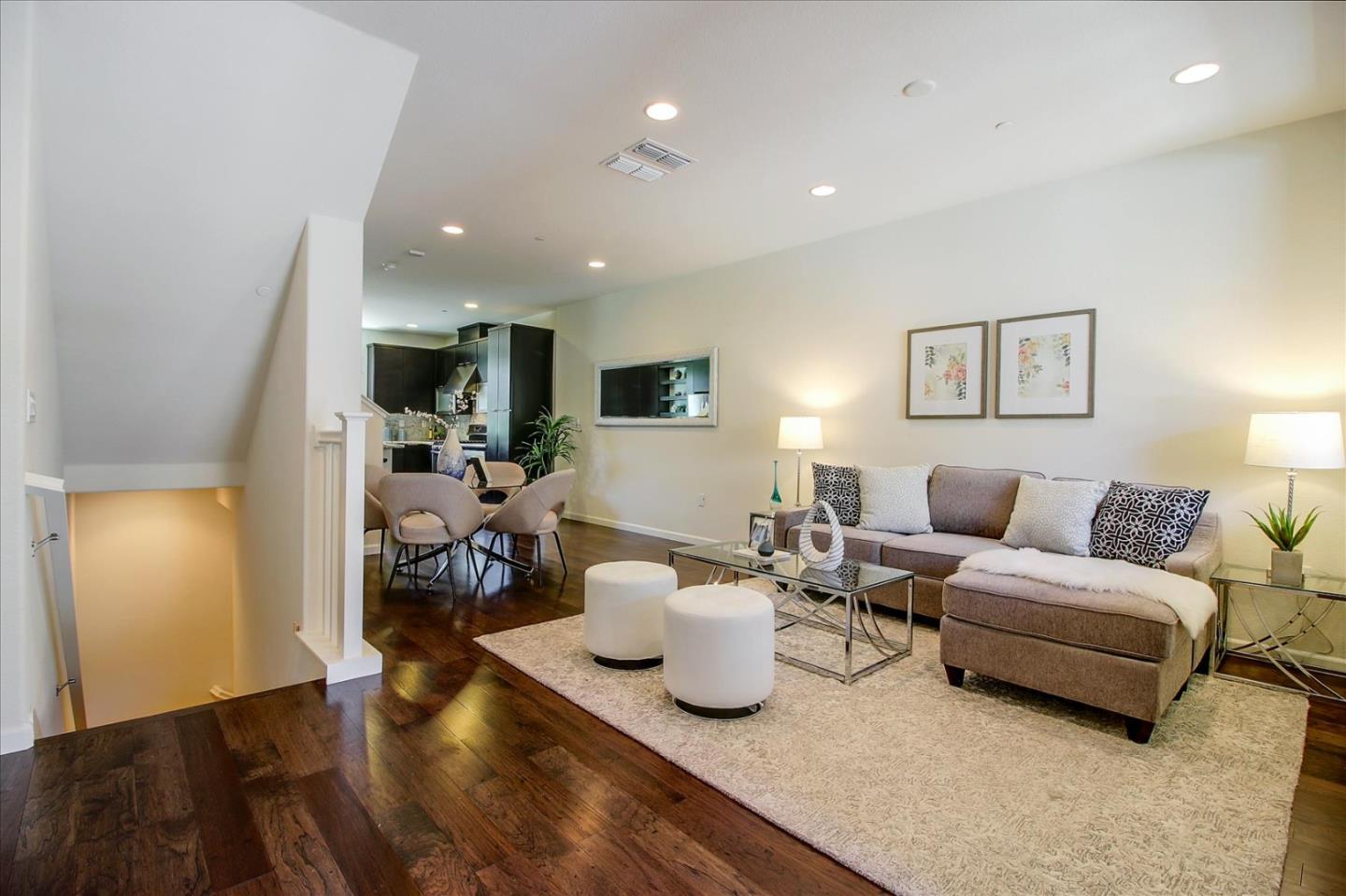 Detail Gallery Image 7 of 53 For 890 White Moonstone Loop, San Jose,  CA 95123 - 3 Beds | 3/1 Baths