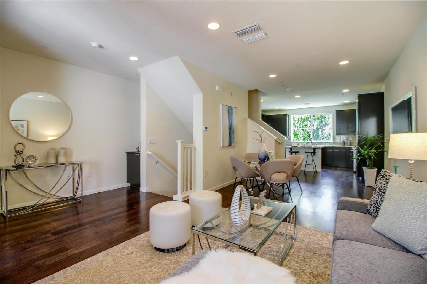 Detail Gallery Image 8 of 53 For 890 White Moonstone Loop, San Jose,  CA 95123 - 3 Beds | 3/1 Baths