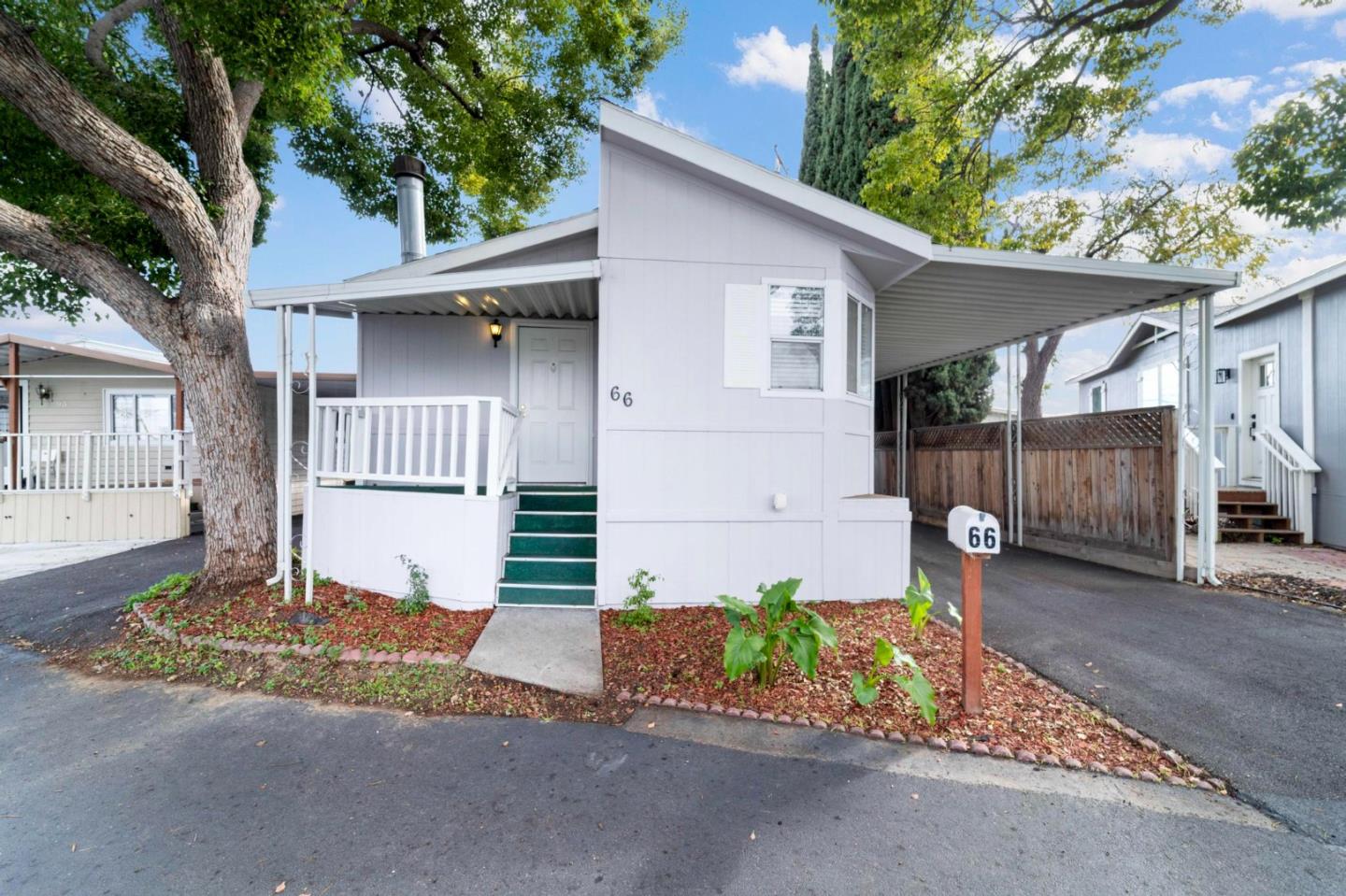 Detail Gallery Image 3 of 26 For 900 Golden Wheel Park Dr #66,  San Jose,  CA 95112 - 3 Beds | 2 Baths