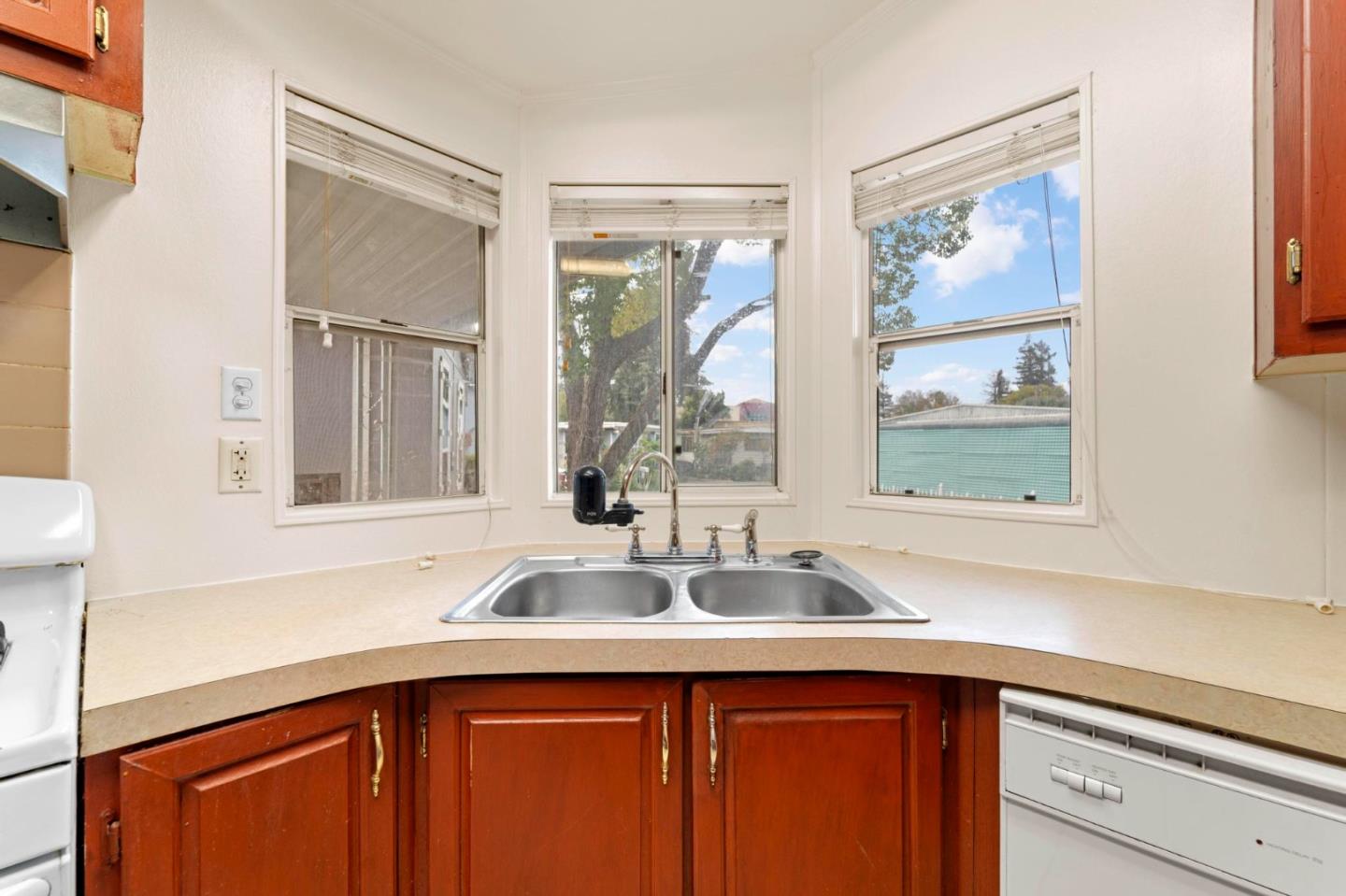 Detail Gallery Image 7 of 26 For 900 Golden Wheel Park Dr #66,  San Jose,  CA 95112 - 3 Beds | 2 Baths
