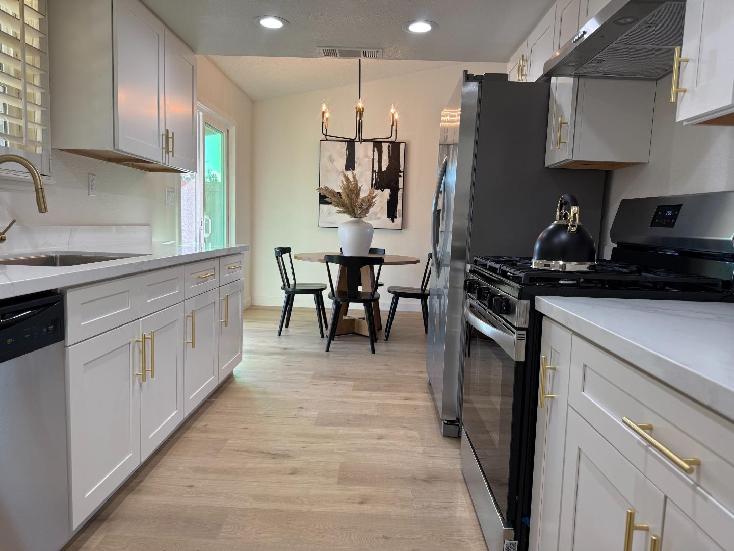 Detail Gallery Image 4 of 11 For 273 Merlot Ave, Greenfield,  CA 93927 - 4 Beds | 2 Baths