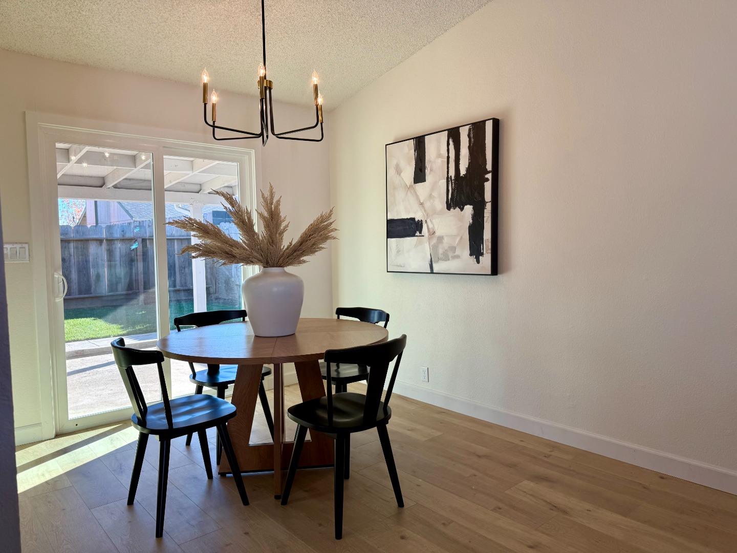 Detail Gallery Image 5 of 11 For 273 Merlot Ave, Greenfield,  CA 93927 - 4 Beds | 2 Baths