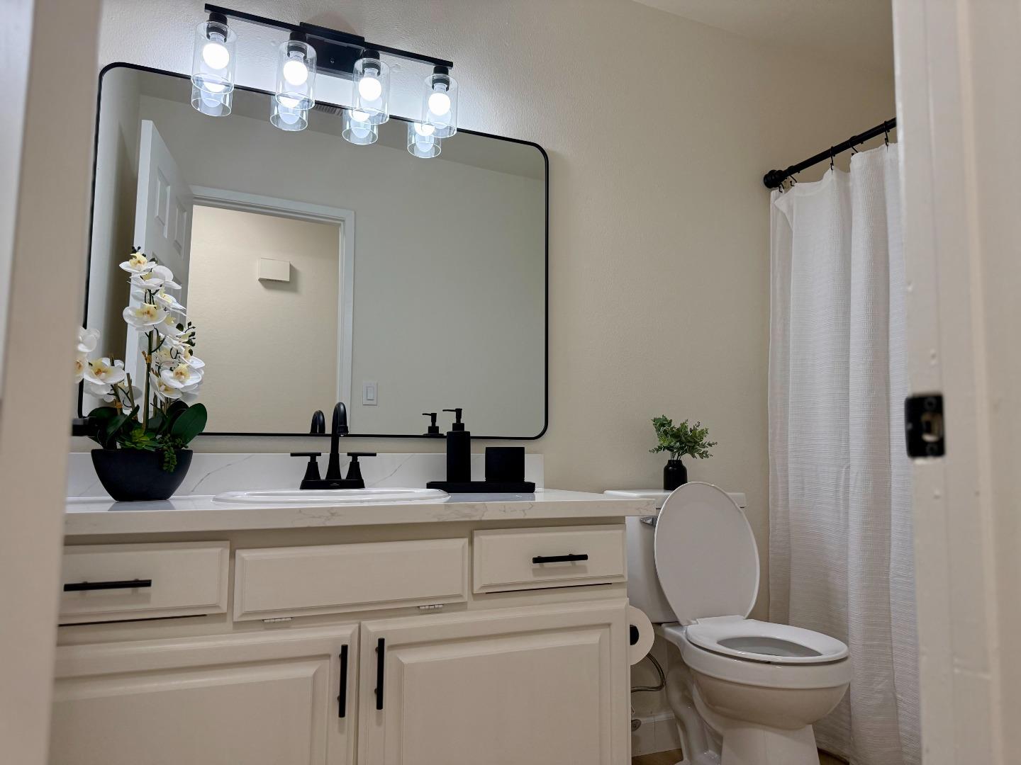 Detail Gallery Image 6 of 11 For 273 Merlot Ave, Greenfield,  CA 93927 - 4 Beds | 2 Baths