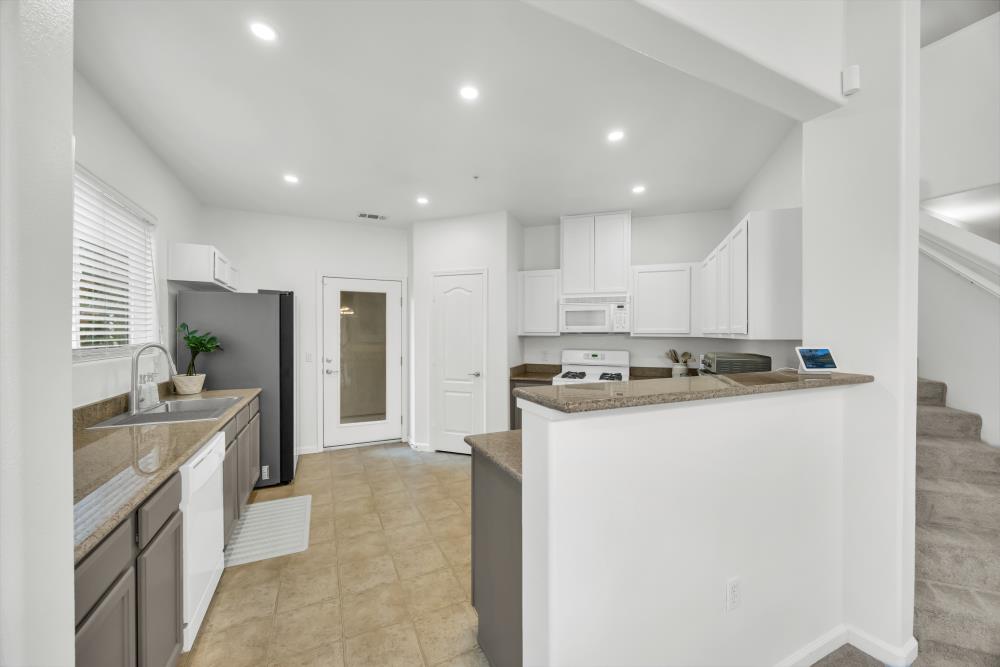 Detail Gallery Image 16 of 46 For 1300 Riva Dr #7,  West Sacramento,  CA 95691 - 2 Beds | 2 Baths