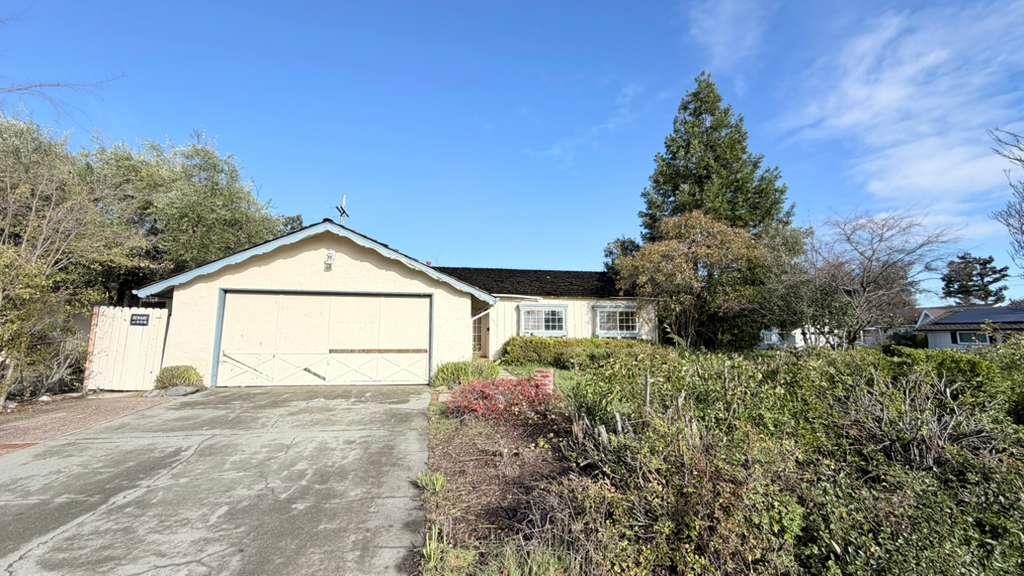 Detail Gallery Image 2 of 16 For 1351 Kintyre Way, San Jose,  CA 95129 - 3 Beds | 2 Baths