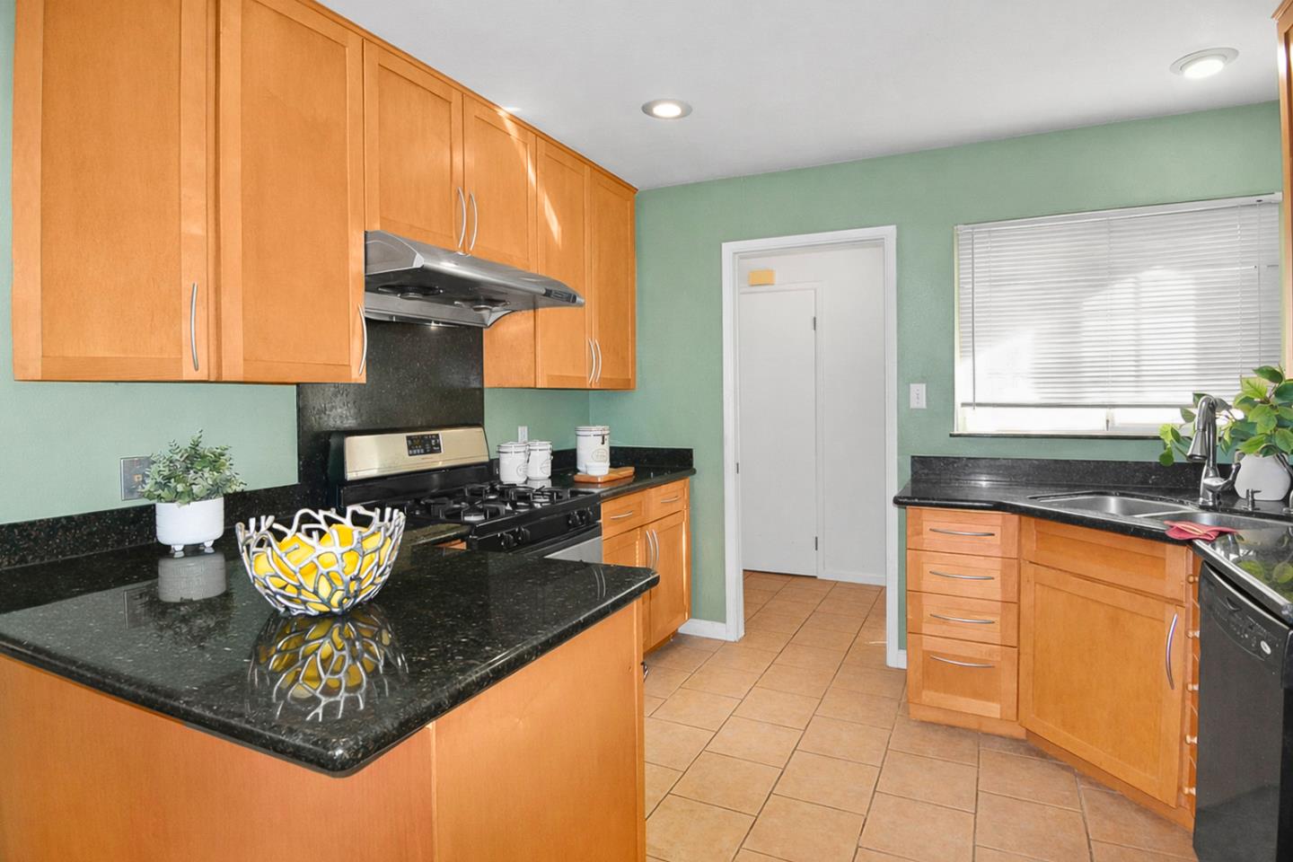 Detail Gallery Image 3 of 16 For 1351 Kintyre Way, San Jose,  CA 95129 - 3 Beds | 2 Baths