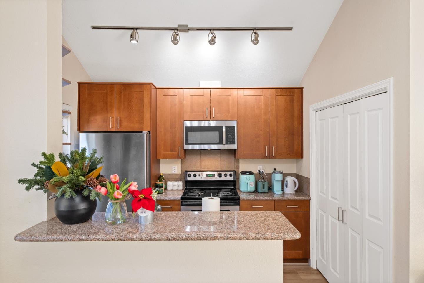 Detail Gallery Image 12 of 39 For 1309 Fairway Entrance Dr, San Jose,  CA 95131 - 2 Beds | 2 Baths