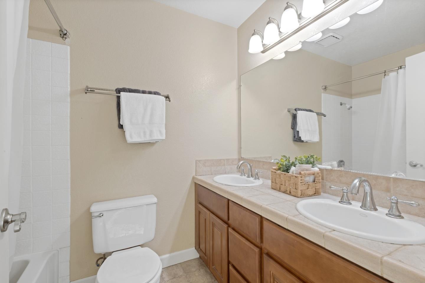 Detail Gallery Image 21 of 39 For 1309 Fairway Entrance Dr, San Jose,  CA 95131 - 2 Beds | 2 Baths