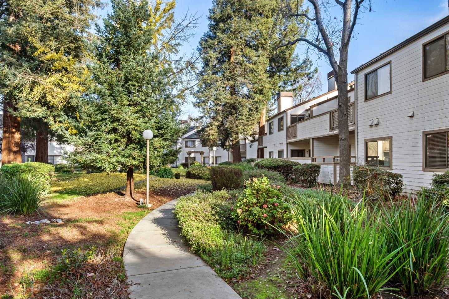 Detail Gallery Image 28 of 39 For 1309 Fairway Entrance Dr, San Jose,  CA 95131 - 2 Beds | 2 Baths