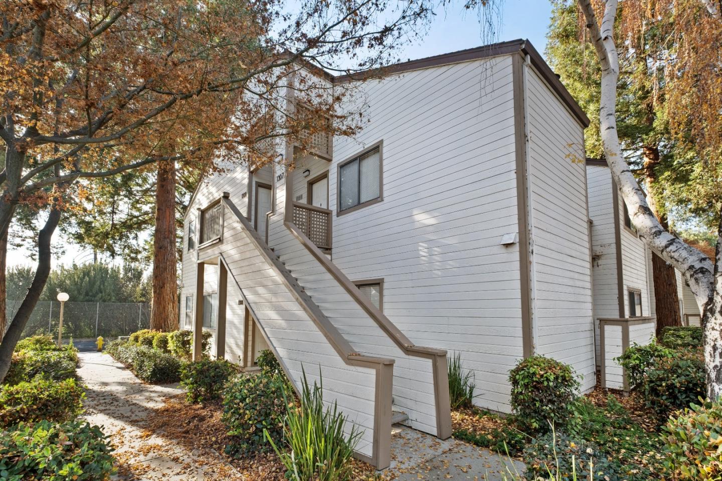 Detail Gallery Image 35 of 39 For 1309 Fairway Entrance Dr, San Jose,  CA 95131 - 2 Beds | 2 Baths