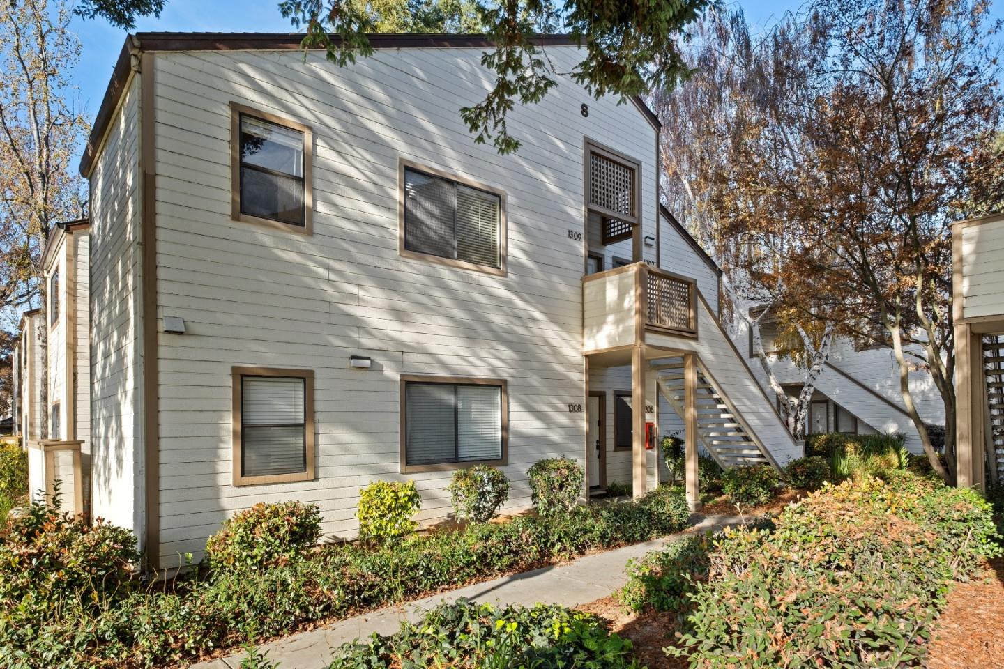 Detail Gallery Image 6 of 39 For 1309 Fairway Entrance Dr, San Jose,  CA 95131 - 2 Beds | 2 Baths