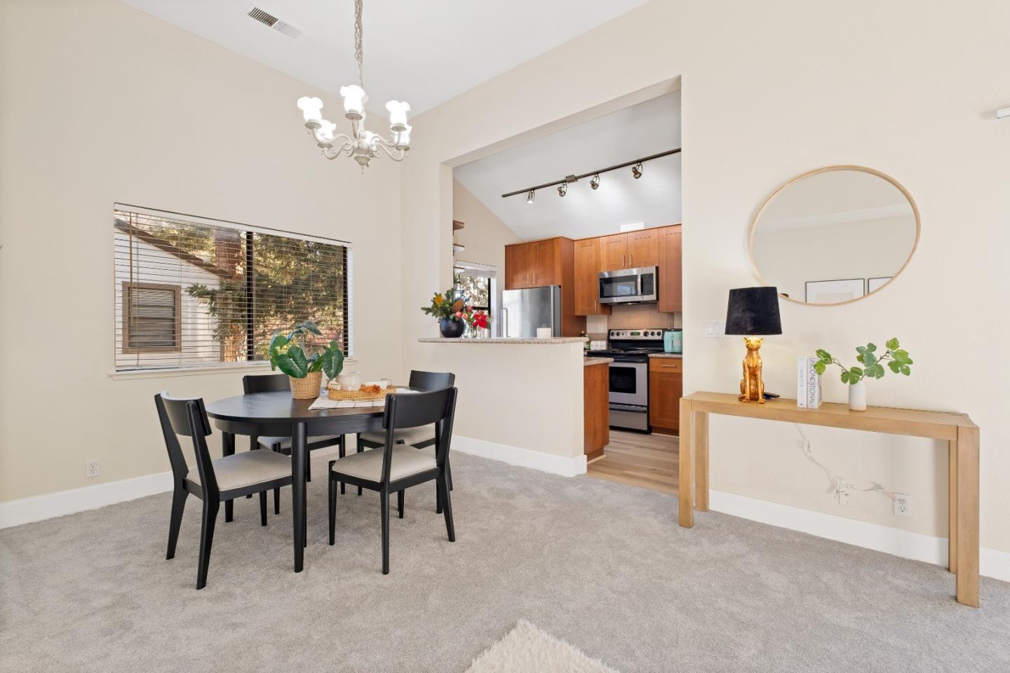 Detail Gallery Image 8 of 39 For 1309 Fairway Entrance Dr, San Jose,  CA 95131 - 2 Beds | 2 Baths