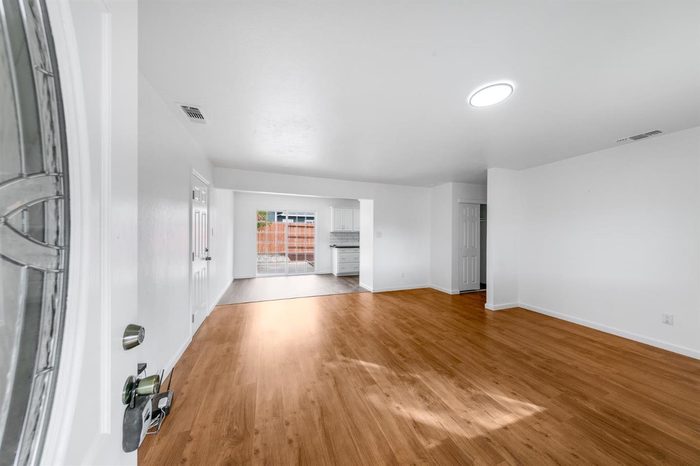 Detail Gallery Image 3 of 16 For 7748 Wachtel Way, Orangevale,  CA 95662 - 3 Beds | 2 Baths