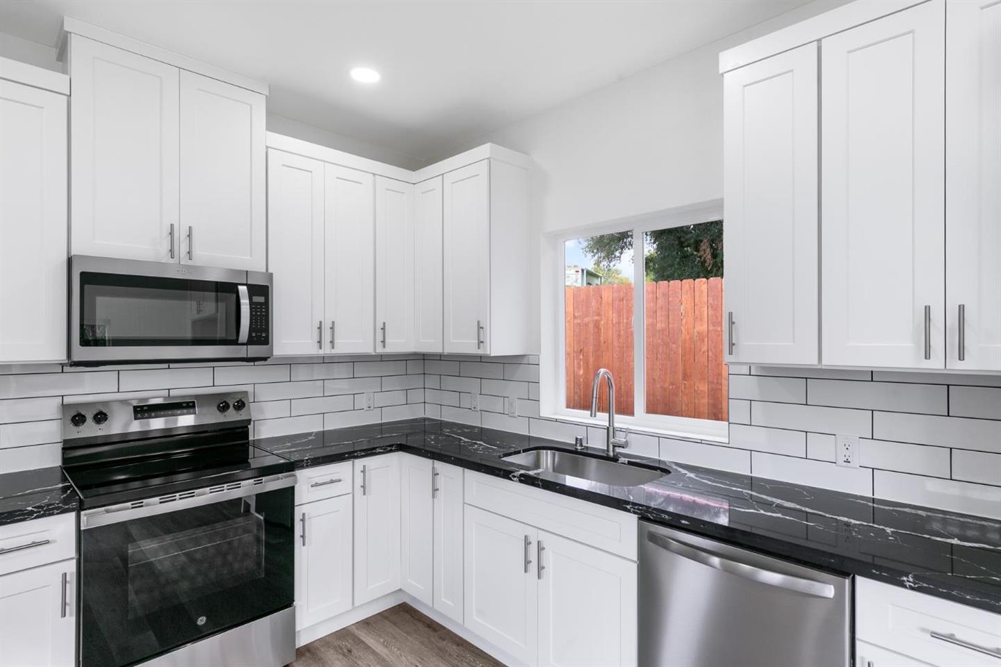 Detail Gallery Image 6 of 14 For 7750 Wachtel Way, Orangevale,  CA 95662 - 2 Beds | 2 Baths