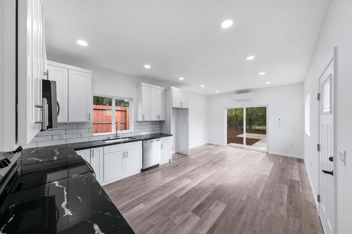 Detail Gallery Image 7 of 14 For 7750 Wachtel Way, Orangevale,  CA 95662 - 2 Beds | 2 Baths