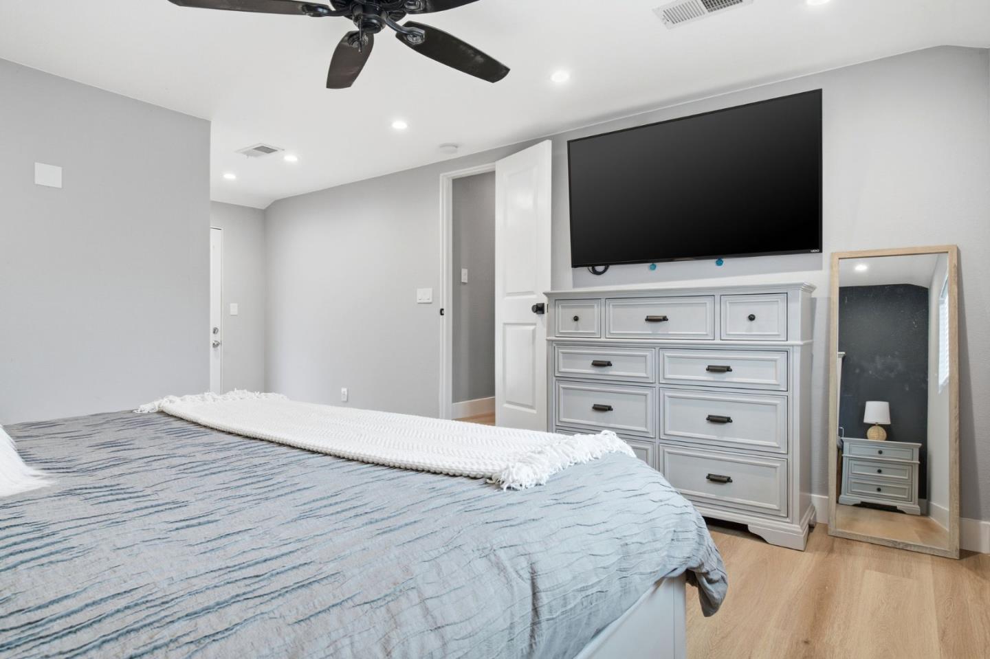 80 WRIGHT AVE, MORGAN HILL, CA 95037  Photo 11