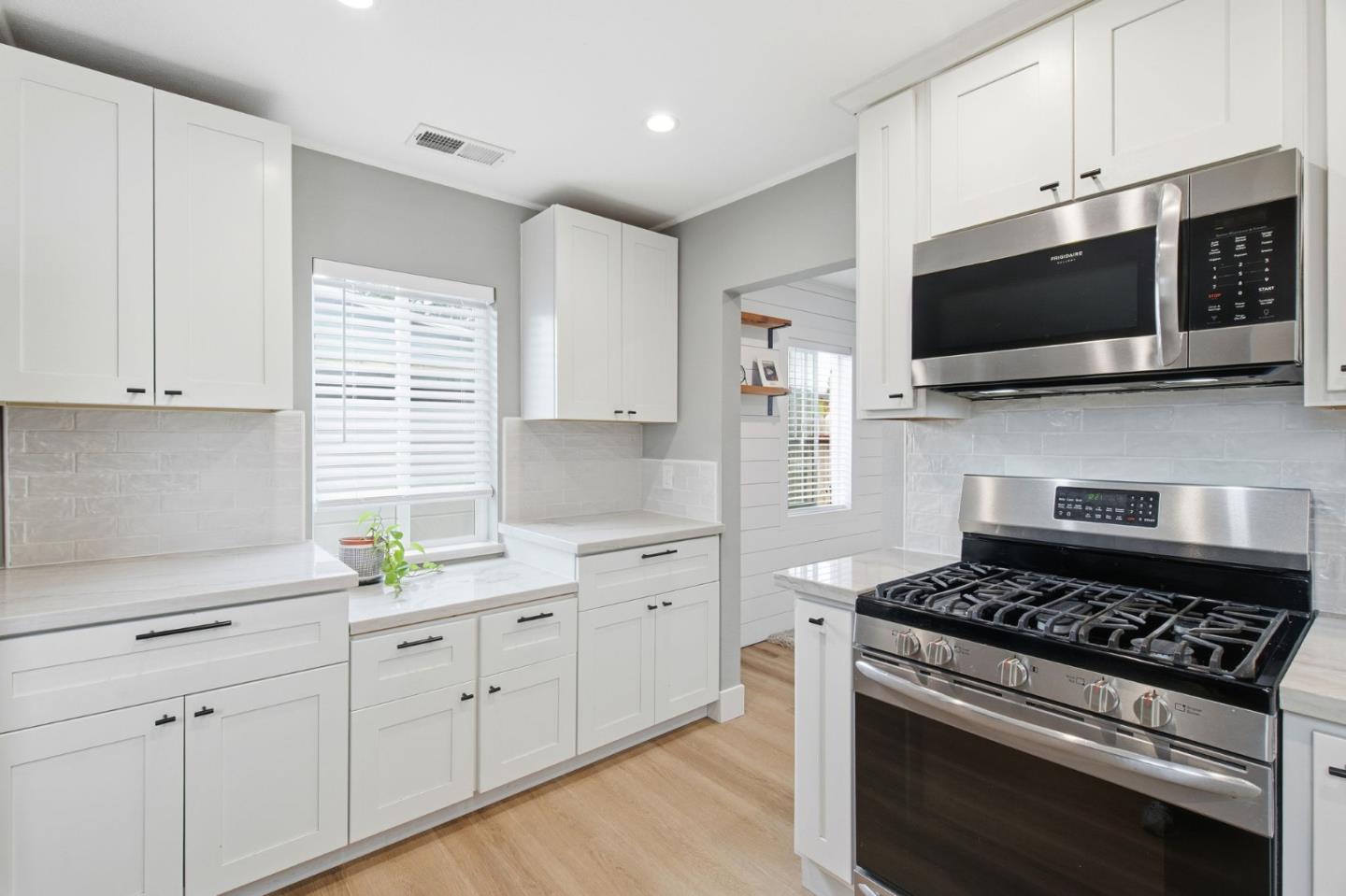 80 WRIGHT AVE, MORGAN HILL, CA 95037  Photo 2