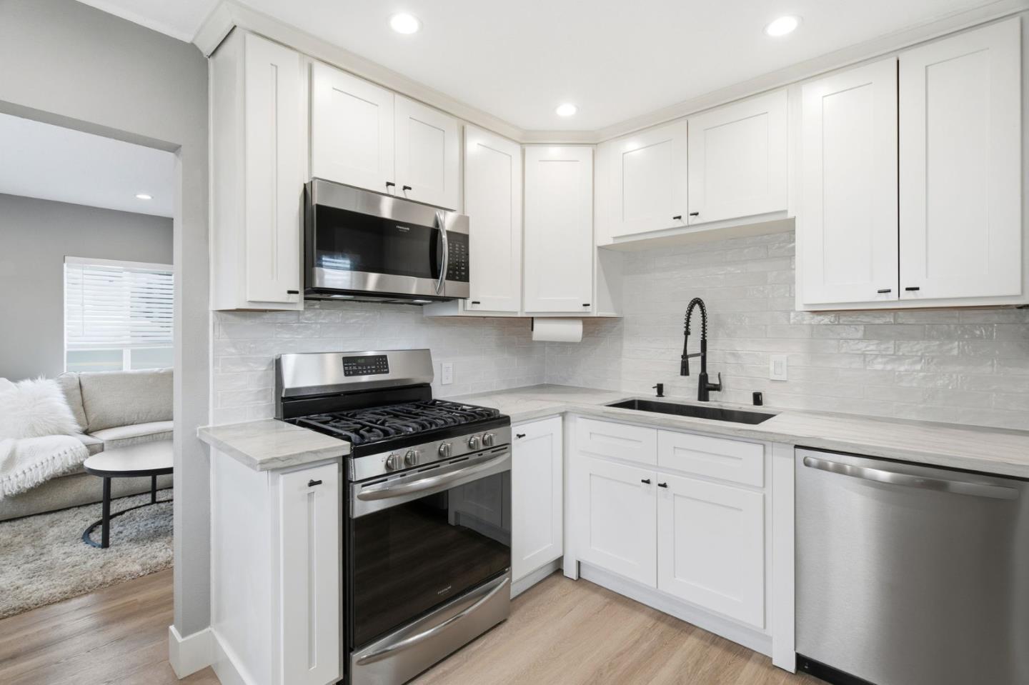 80 WRIGHT AVE, MORGAN HILL, CA 95037  Photo 3