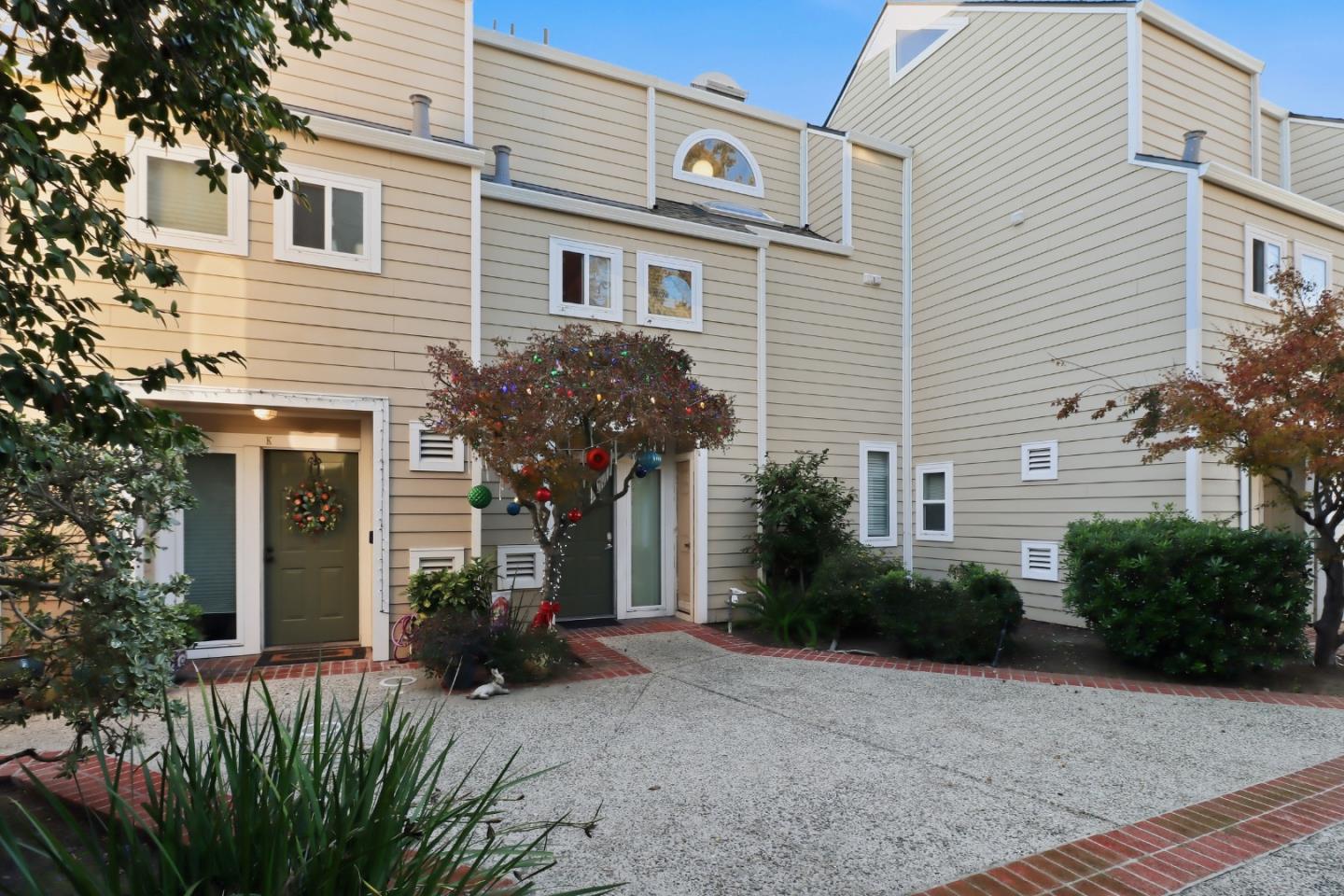 Detail Gallery Image 2 of 32 For 833 S San Tomas Aquino #L,  Campbell,  CA 95008 - 2 Beds | 2 Baths