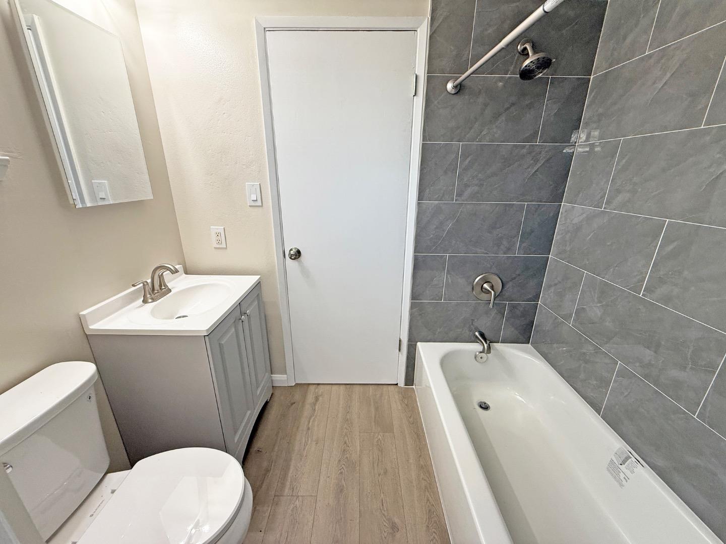 Detail Gallery Image 4 of 13 For 1024 Luther Ave, San Jose,  CA 95126 - 1 Beds | 1 Baths