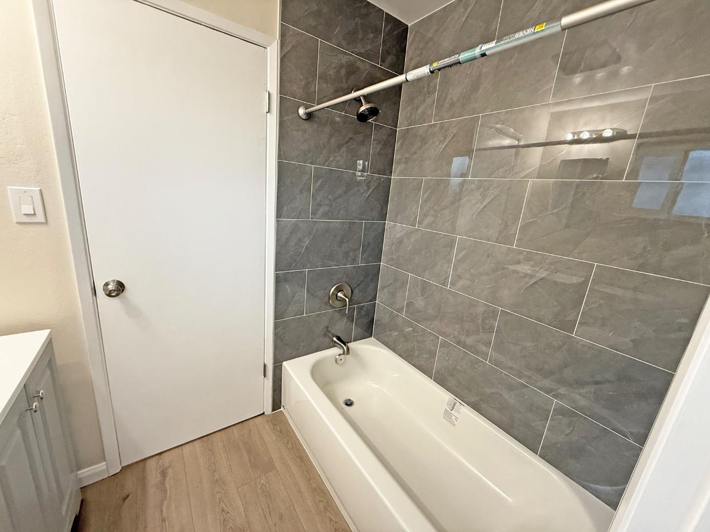 Detail Gallery Image 5 of 13 For 1024 Luther Ave, San Jose,  CA 95126 - 1 Beds | 1 Baths