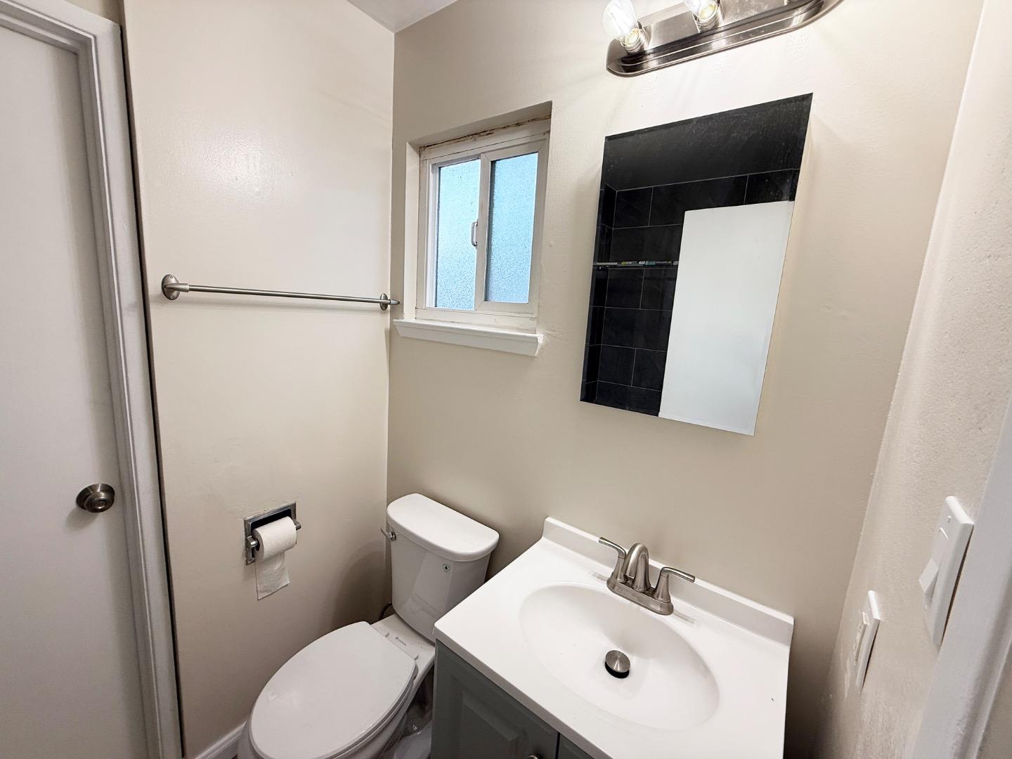 Detail Gallery Image 6 of 13 For 1024 Luther Ave, San Jose,  CA 95126 - 1 Beds | 1 Baths