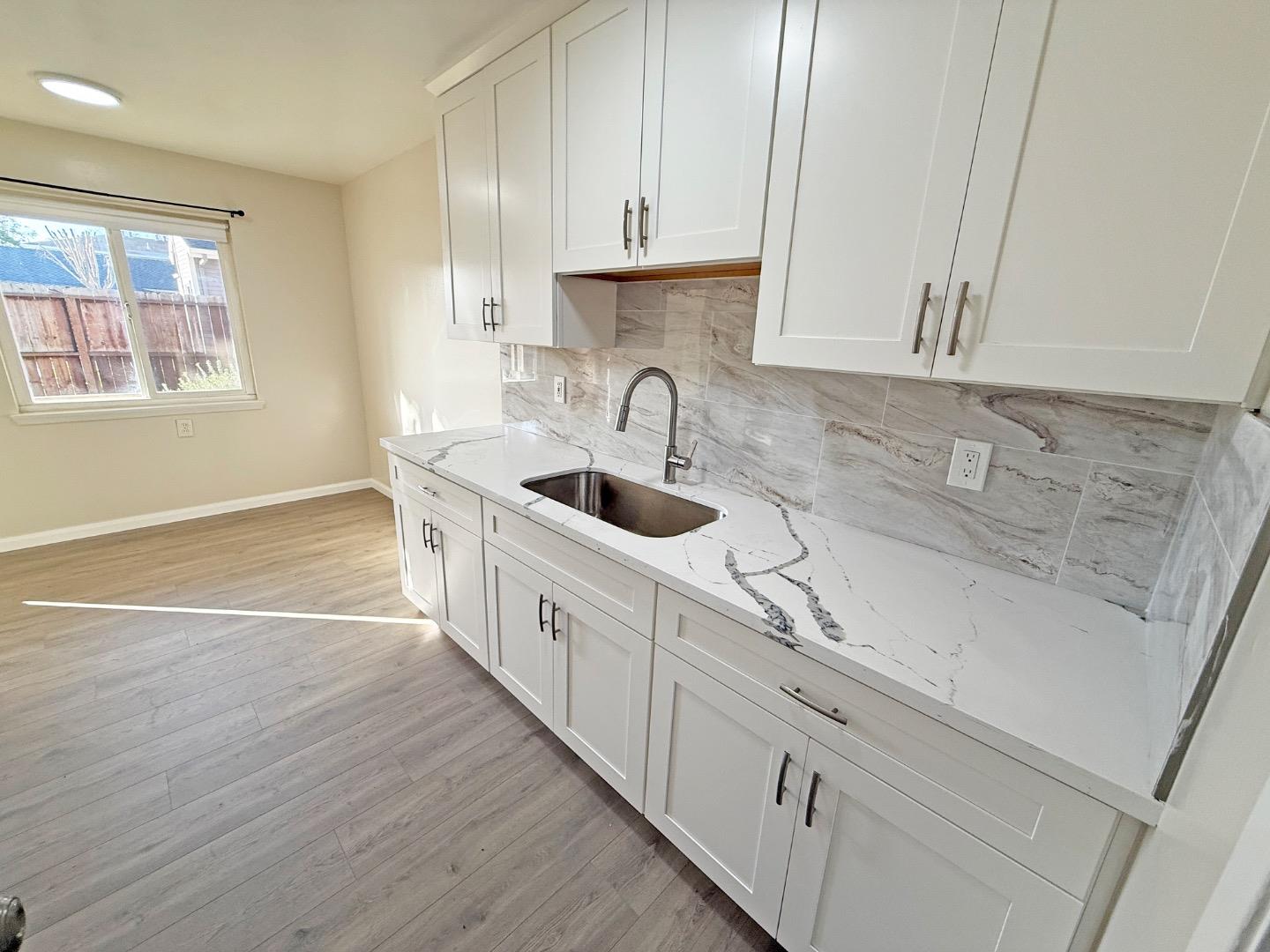 Detail Gallery Image 8 of 13 For 1024 Luther Ave, San Jose,  CA 95126 - 1 Beds | 1 Baths