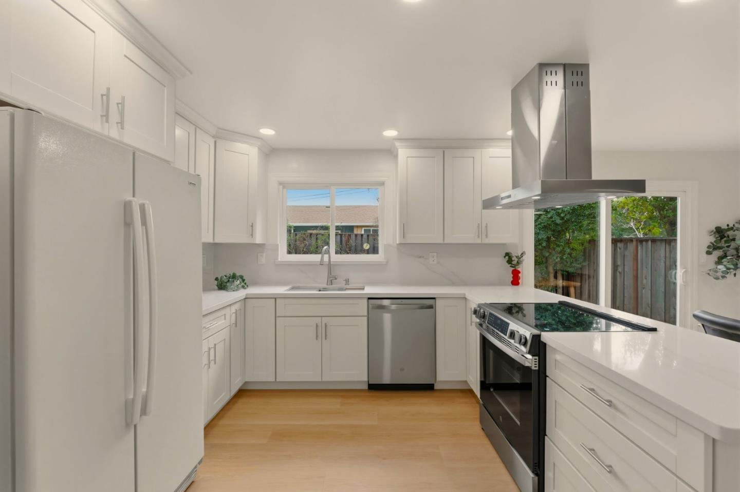 Detail Gallery Image 12 of 49 For 1598 Grand Teton Dr, Milpitas,  CA 95035 - 5 Beds | 2/1 Baths