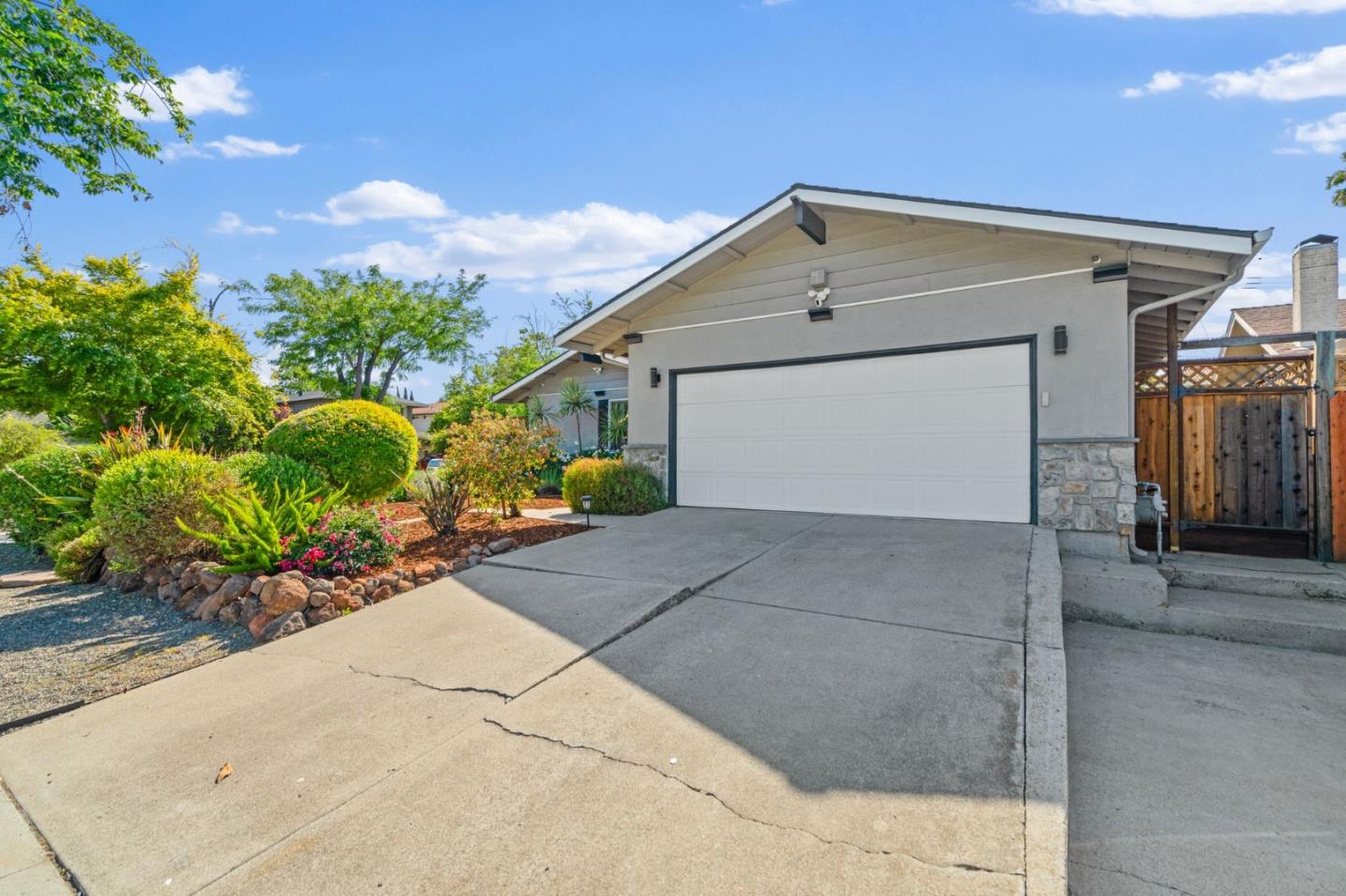 Detail Gallery Image 44 of 53 For 5749 San Lorenzo Dr, San Jose,  CA 95123 - 4 Beds | 2 Baths