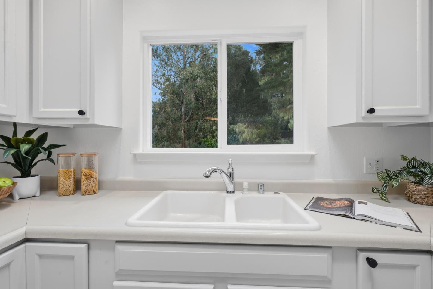 Detail Gallery Image 12 of 34 For 239 San Juan Ave, El Granada,  CA 94018 - 2 Beds | 1/1 Baths