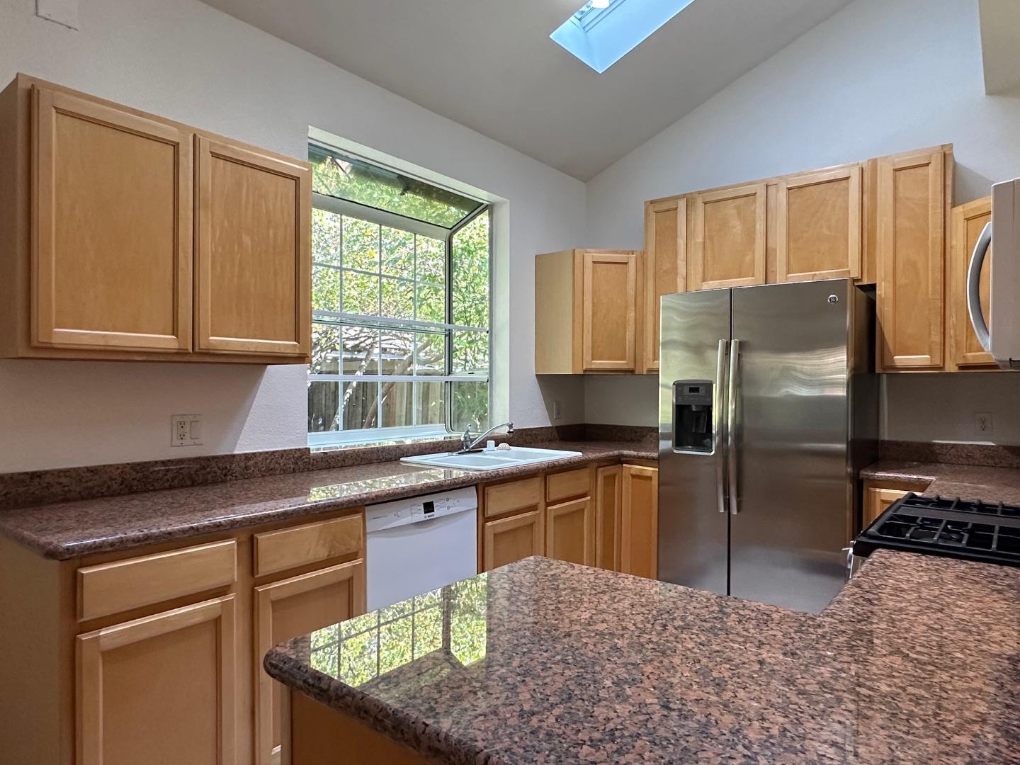 Detail Gallery Image 10 of 30 For 686 Willowgate St, Mountain View,  CA 94043 - 5 Beds | 3 Baths