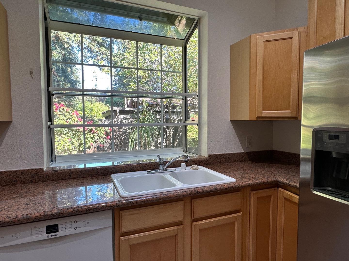 Detail Gallery Image 12 of 30 For 686 Willowgate St, Mountain View,  CA 94043 - 5 Beds | 3 Baths