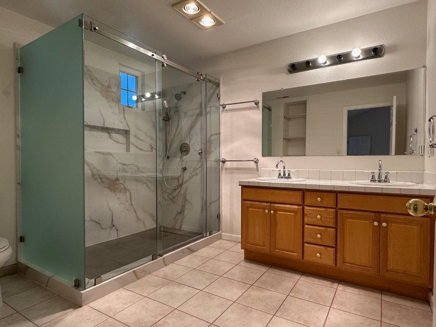 Detail Gallery Image 19 of 30 For 686 Willowgate St, Mountain View,  CA 94043 - 5 Beds | 3 Baths