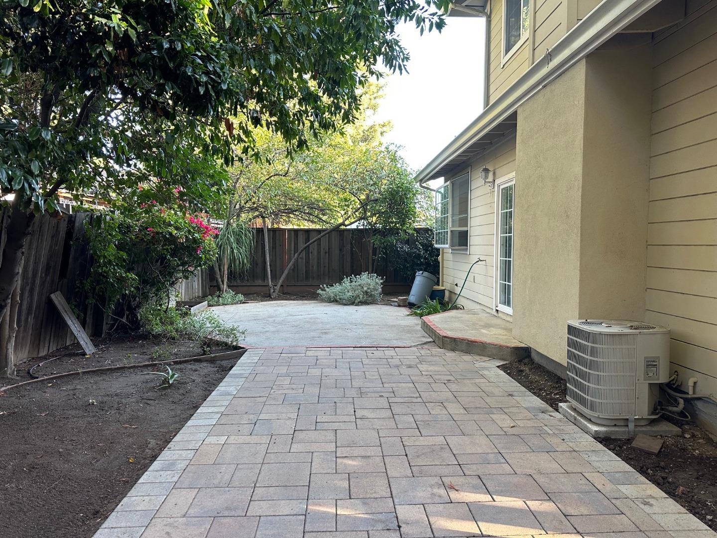 Detail Gallery Image 26 of 30 For 686 Willowgate St, Mountain View,  CA 94043 - 5 Beds | 3 Baths