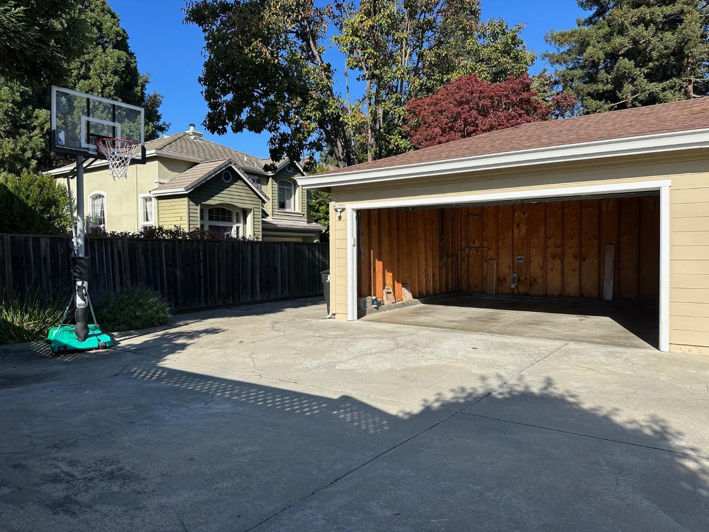 Detail Gallery Image 27 of 30 For 686 Willowgate St, Mountain View,  CA 94043 - 5 Beds | 3 Baths