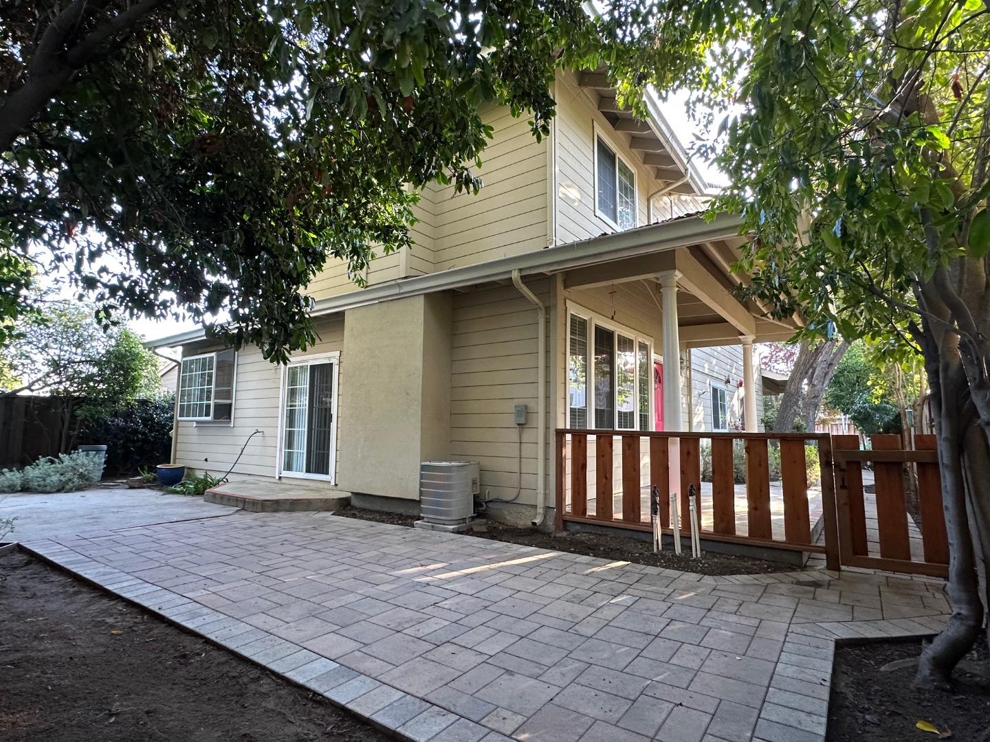 Detail Gallery Image 29 of 30 For 686 Willowgate St, Mountain View,  CA 94043 - 5 Beds | 3 Baths