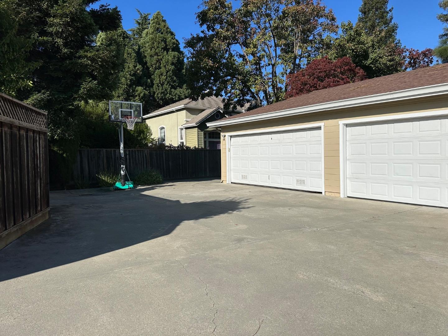 Detail Gallery Image 30 of 30 For 686 Willowgate St, Mountain View,  CA 94043 - 5 Beds | 3 Baths