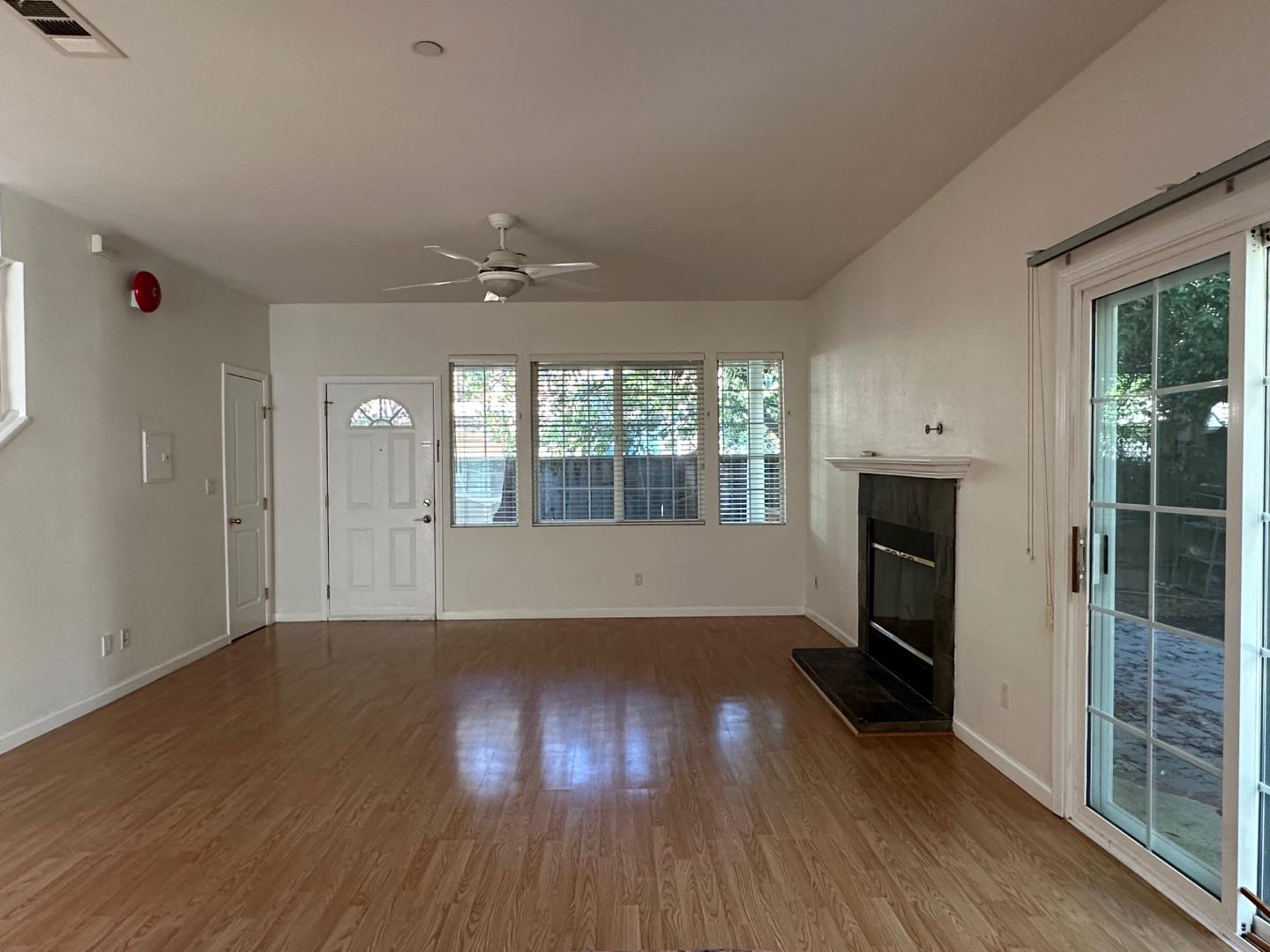 Detail Gallery Image 4 of 30 For 686 Willowgate St, Mountain View,  CA 94043 - 5 Beds | 3 Baths