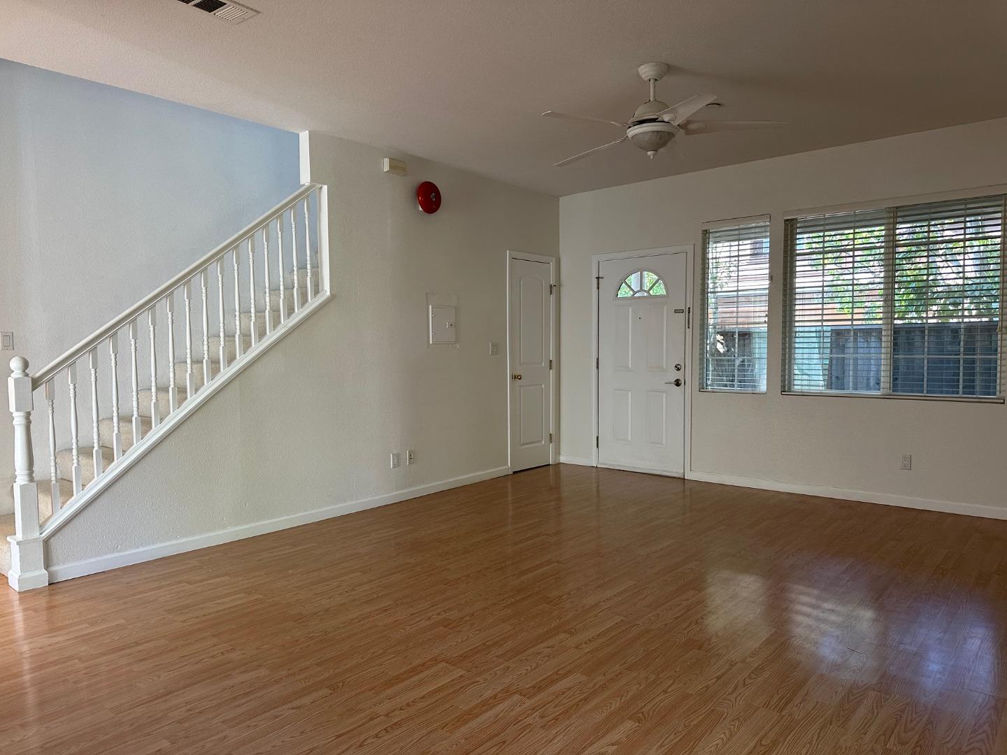 Detail Gallery Image 6 of 30 For 686 Willowgate St, Mountain View,  CA 94043 - 5 Beds | 3 Baths