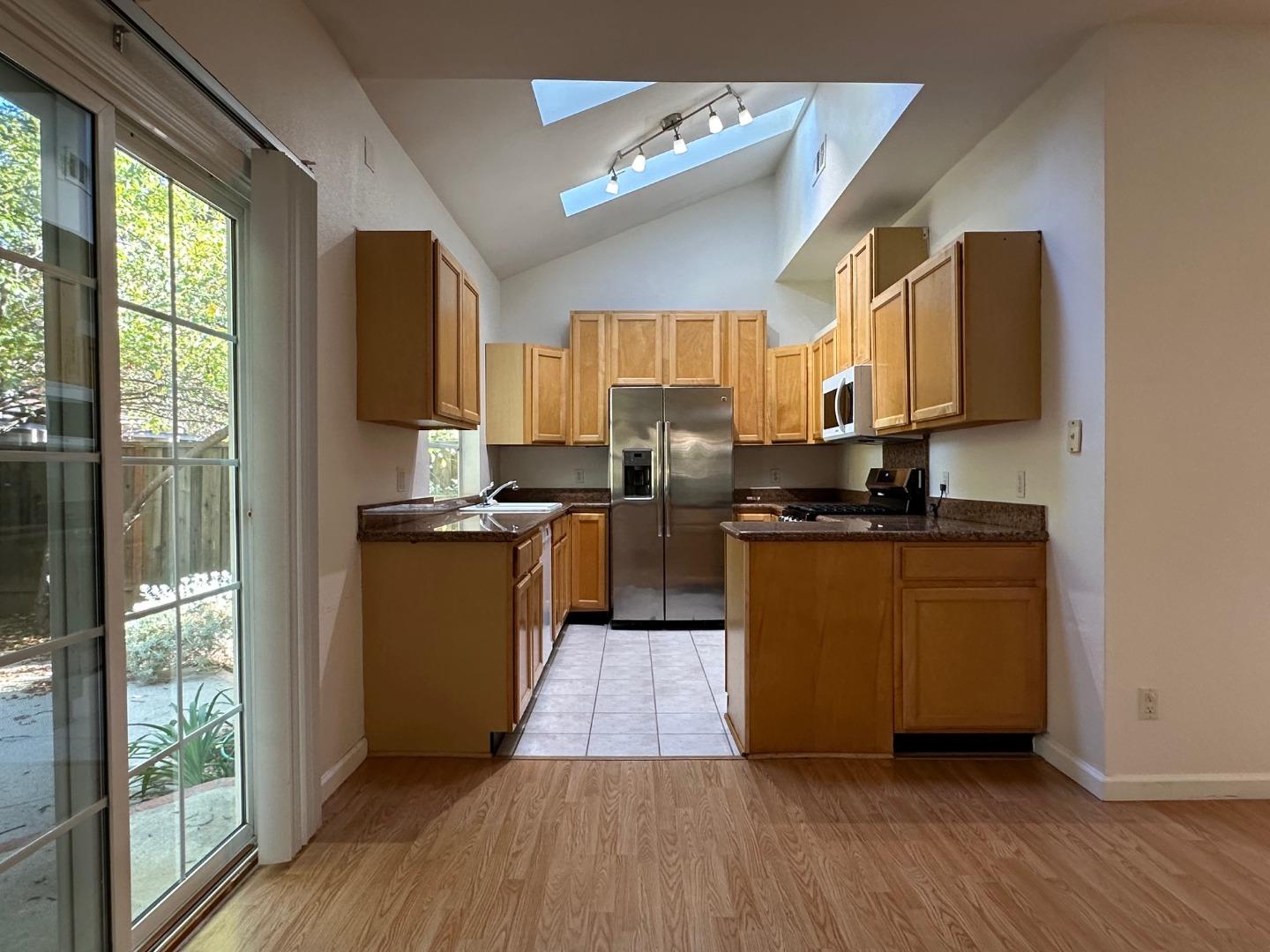 Detail Gallery Image 8 of 30 For 686 Willowgate St, Mountain View,  CA 94043 - 5 Beds | 3 Baths