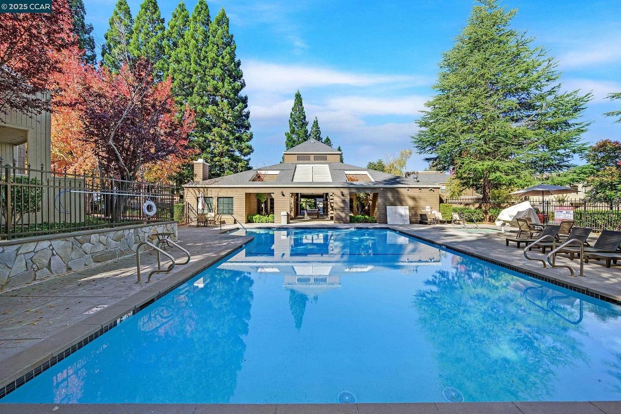 Detail Gallery Image 2 of 33 For 222 Copper Ridge Rd, San Ramon,  CA 94582 - 2 Beds | 2 Baths