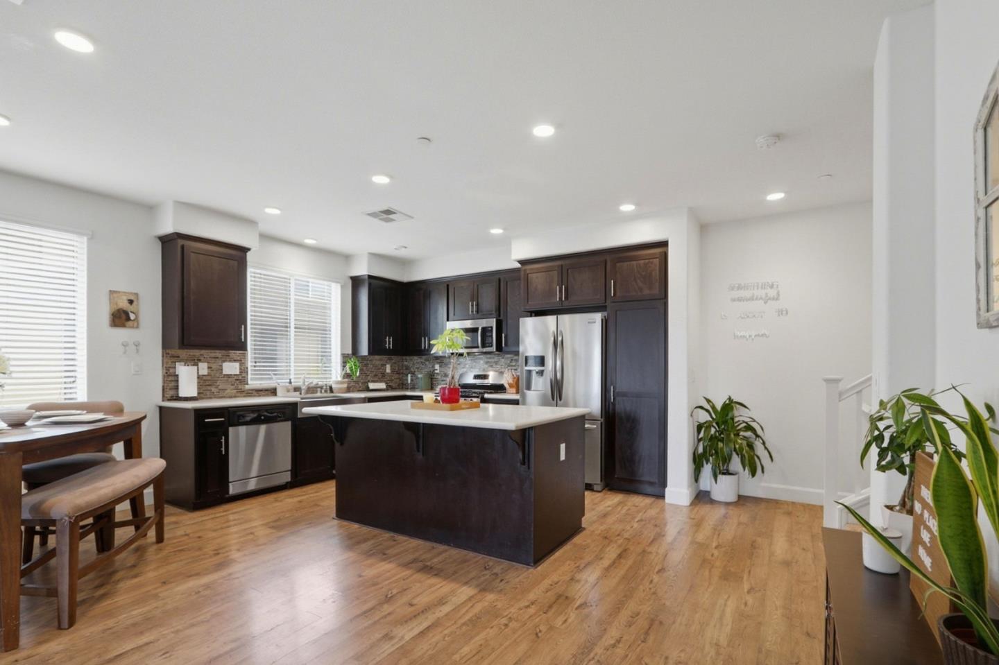 Detail Gallery Image 11 of 35 For 5659 Daylily St, Newark,  CA 94560 - 3 Beds | 3 Baths