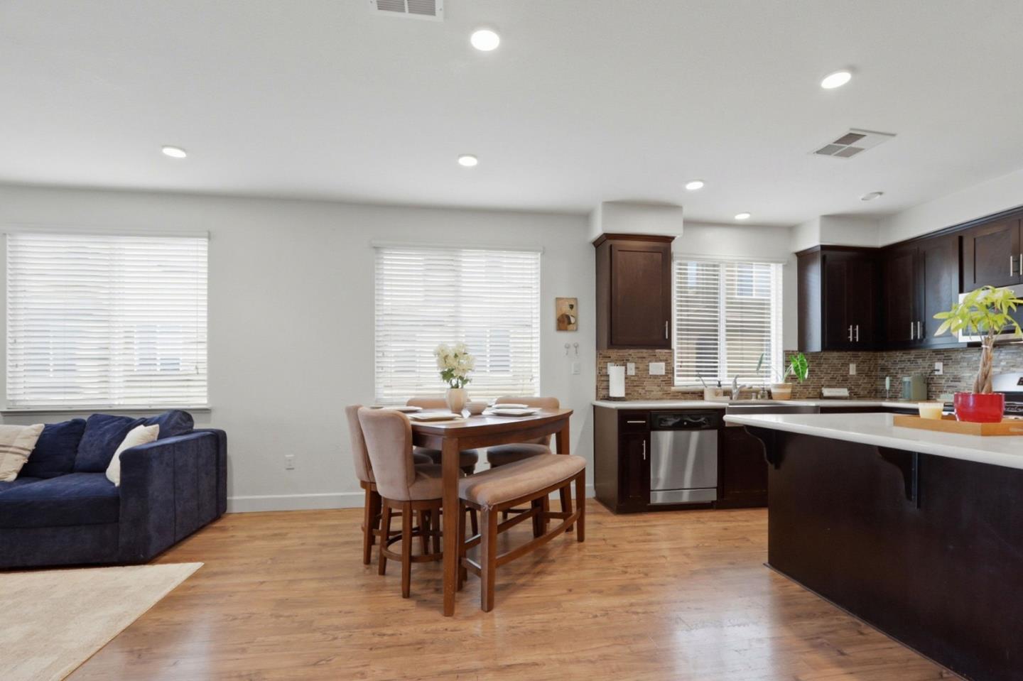 Detail Gallery Image 13 of 35 For 5659 Daylily St, Newark,  CA 94560 - 3 Beds | 3 Baths