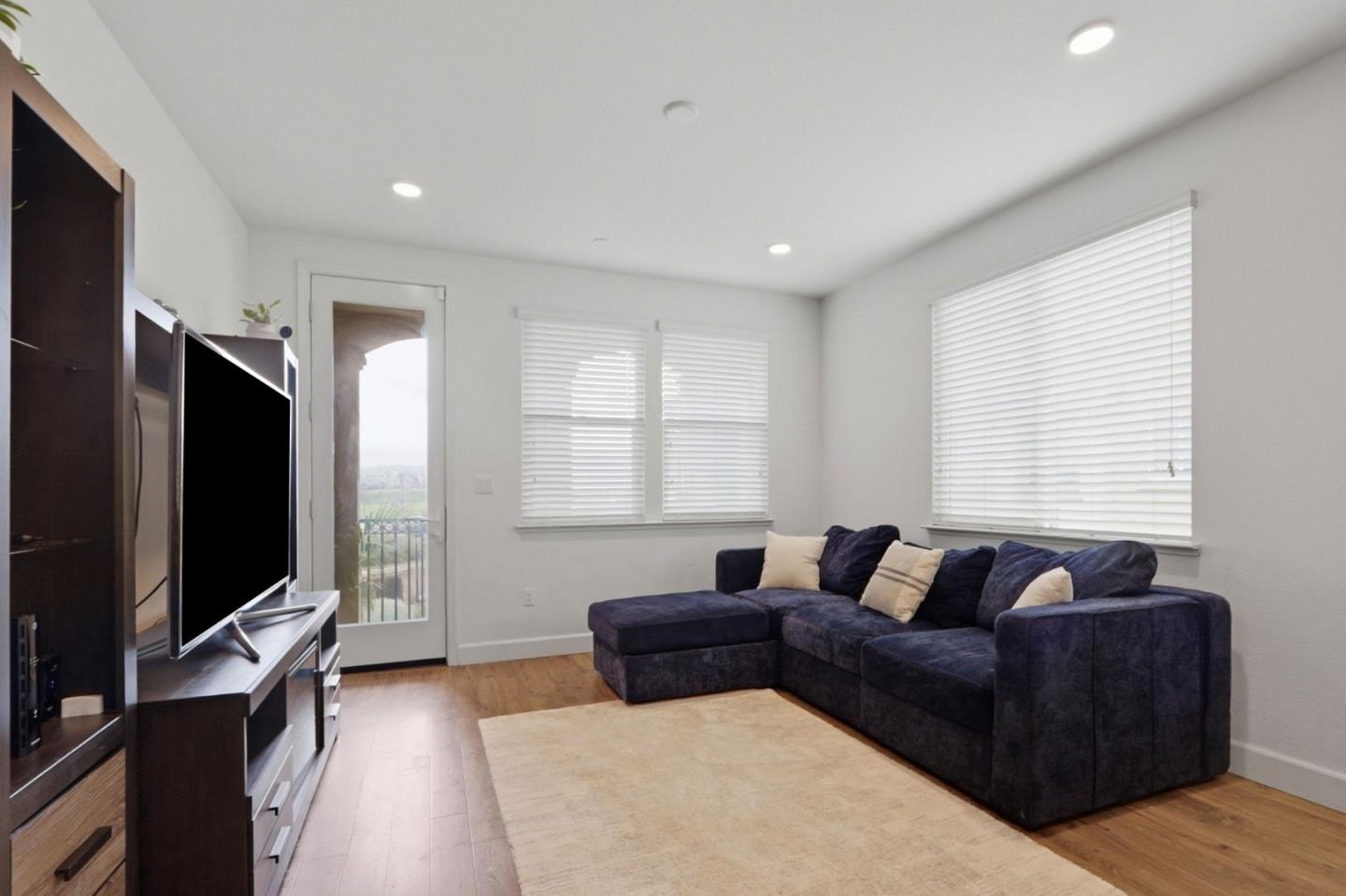 Detail Gallery Image 3 of 35 For 5659 Daylily St, Newark,  CA 94560 - 3 Beds | 3 Baths