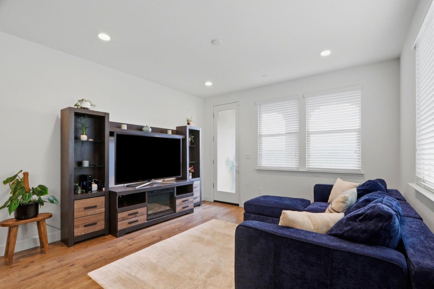 Detail Gallery Image 4 of 35 For 5659 Daylily St, Newark,  CA 94560 - 3 Beds | 3 Baths