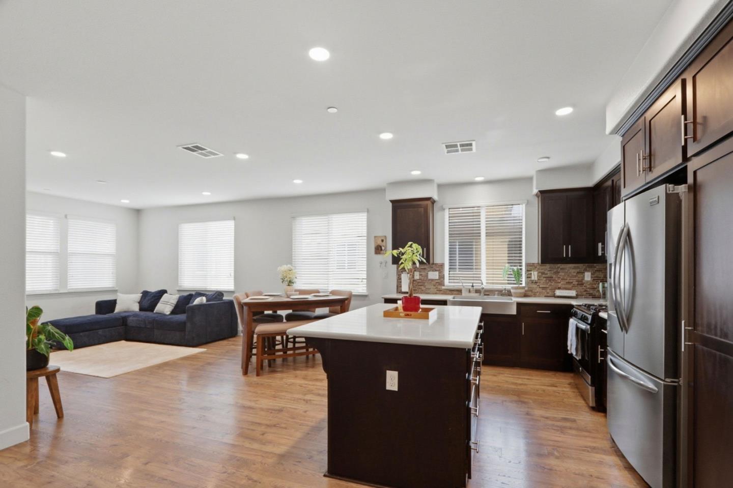 Detail Gallery Image 5 of 35 For 5659 Daylily St, Newark,  CA 94560 - 3 Beds | 3 Baths