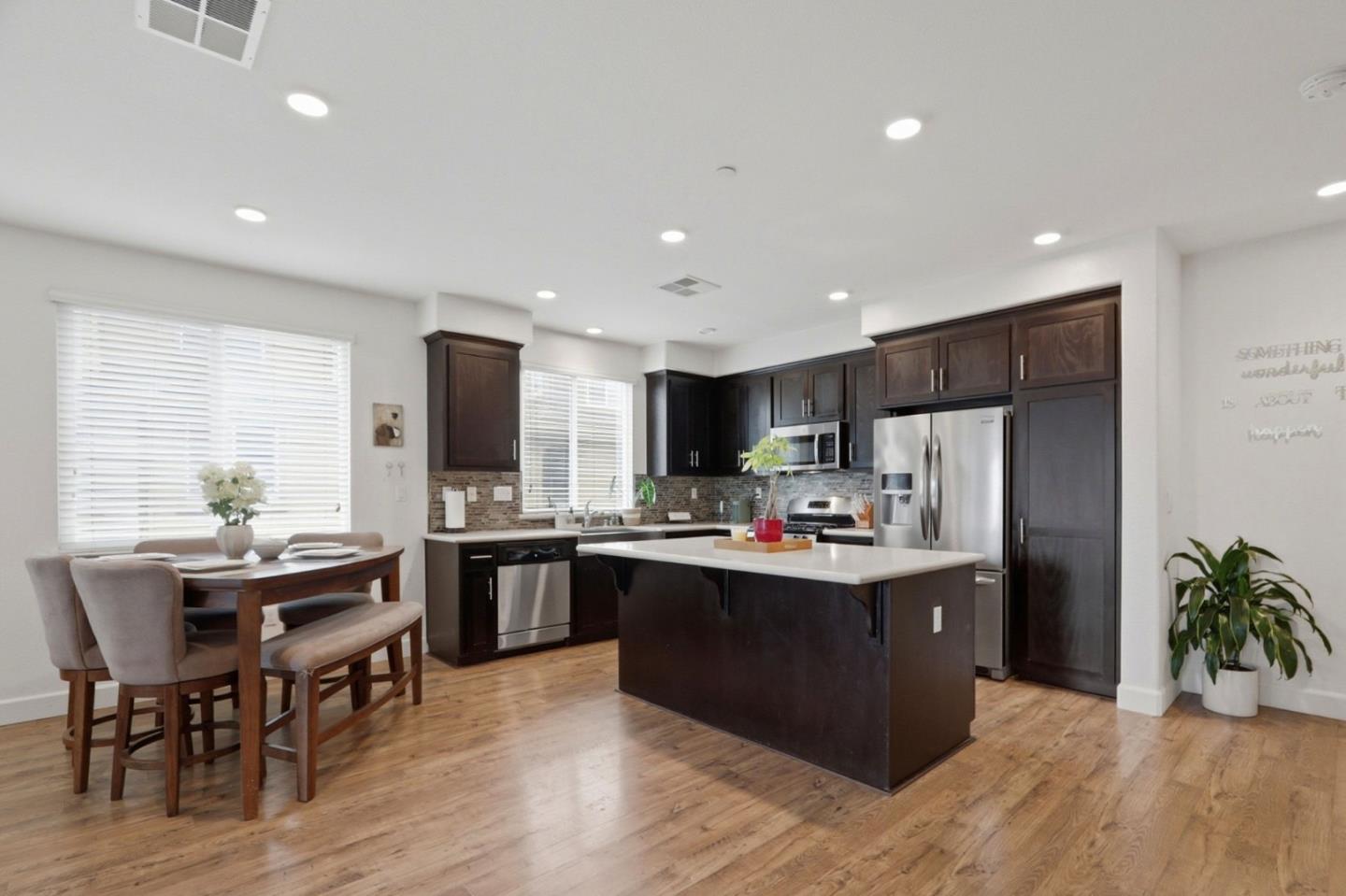 Detail Gallery Image 6 of 35 For 5659 Daylily St, Newark,  CA 94560 - 3 Beds | 3 Baths