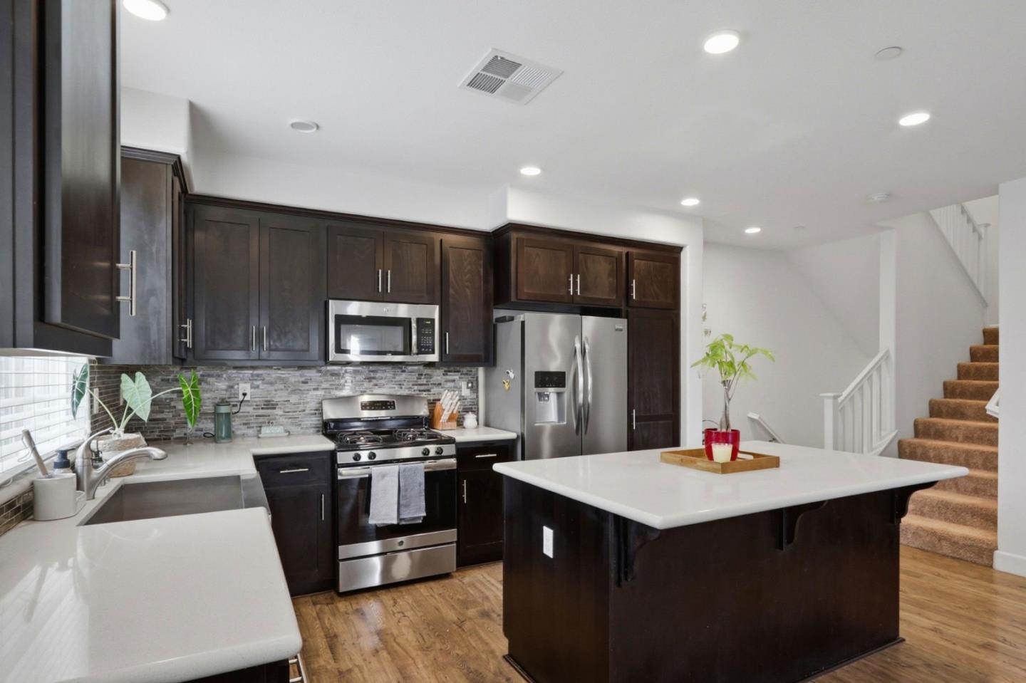 Detail Gallery Image 9 of 35 For 5659 Daylily St, Newark,  CA 94560 - 3 Beds | 3 Baths