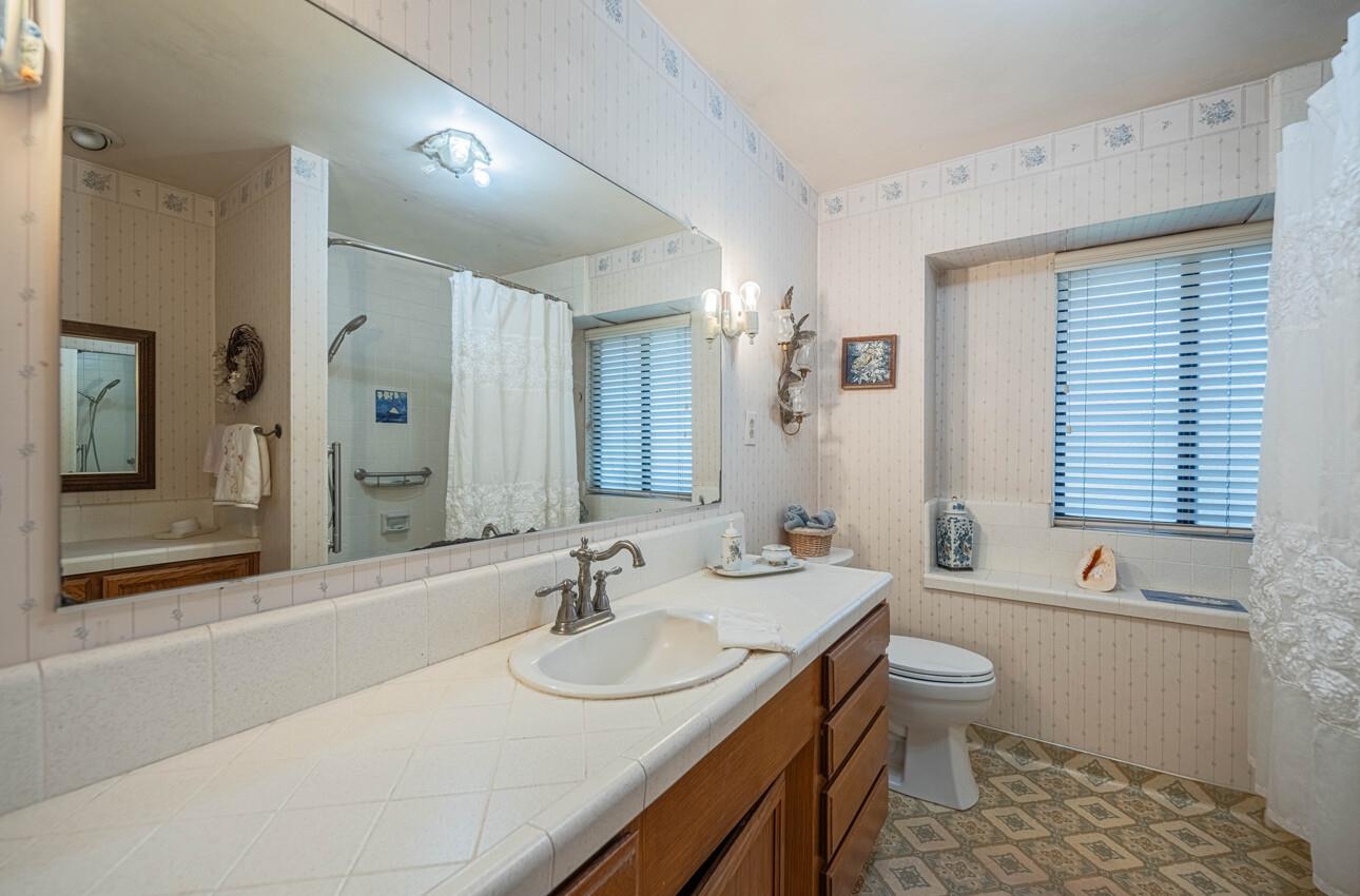 Detail Gallery Image 21 of 41 For 17777 Vierra Canyon Rd, Salinas,  CA 93907 - 3 Beds | 2 Baths