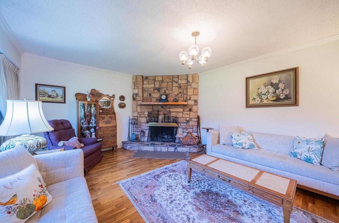 Detail Gallery Image 9 of 41 For 17777 Vierra Canyon Rd, Salinas,  CA 93907 - 3 Beds | 2 Baths